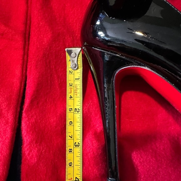 Christian Louboutin black patent "Ron Ron" pumps. Size 37.5. - Picture 8 of 14